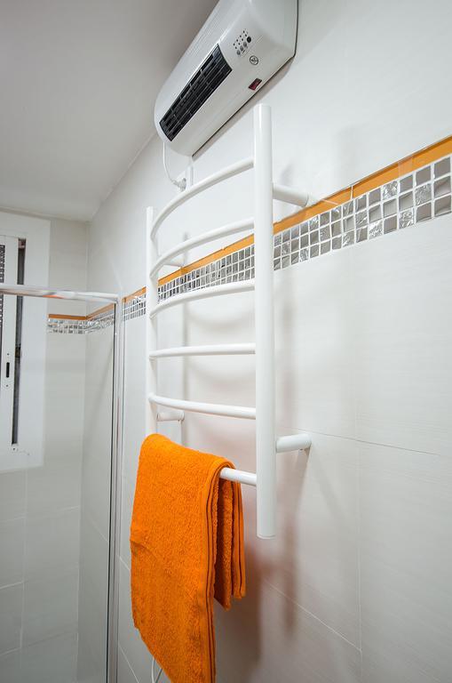 Oscar Apartments Estacion Sitges Bagian luar foto